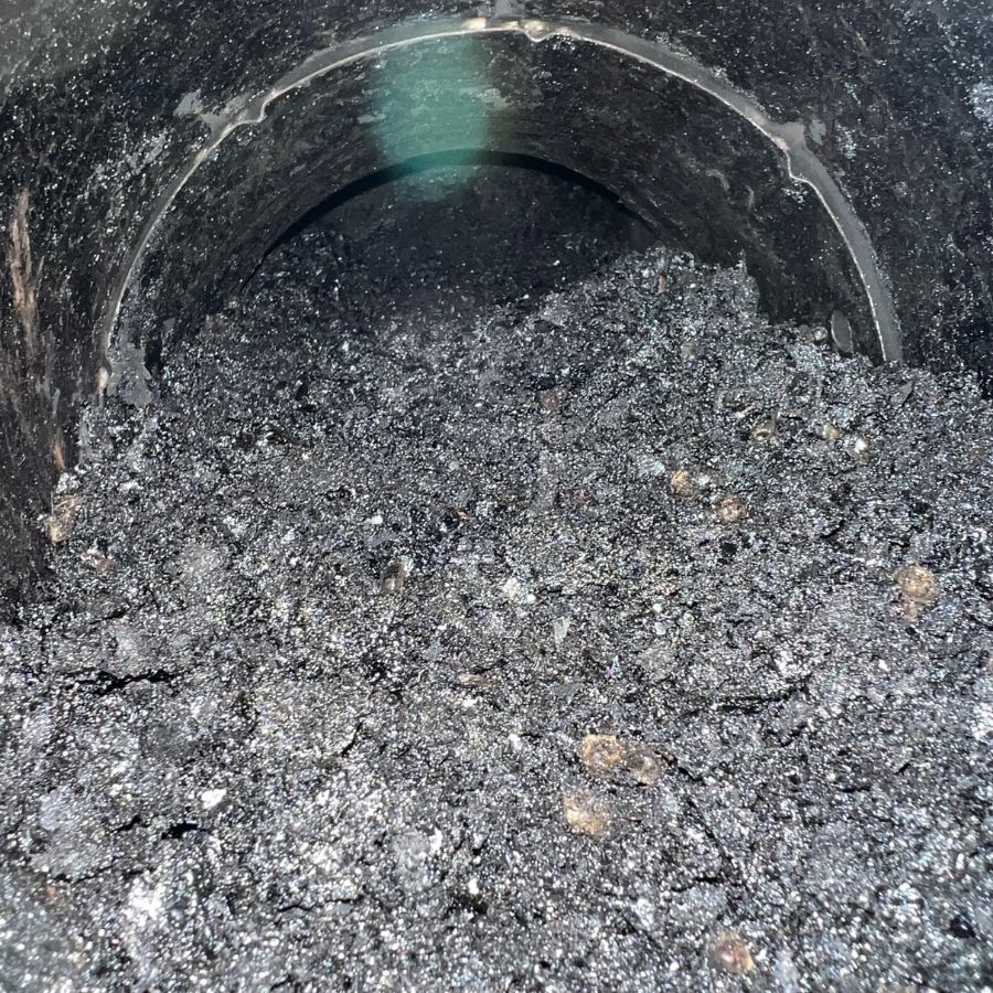 Accumulation importante de bistre dans un conduit de poêle à granulés.